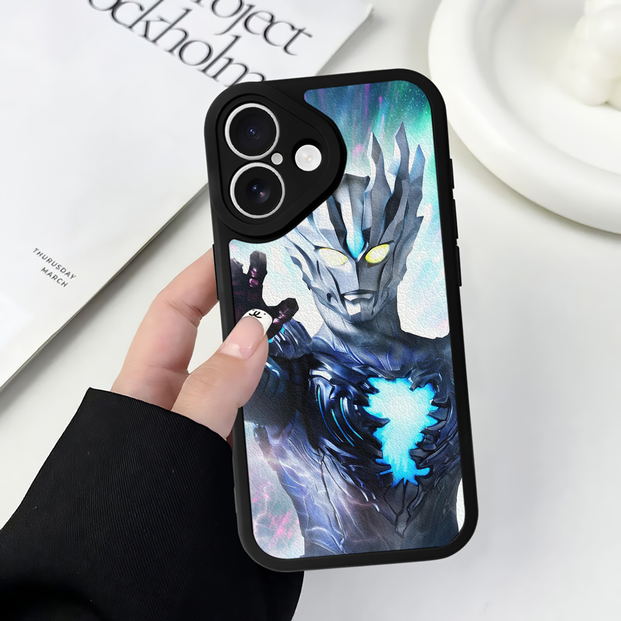（画像用） ウルトラマン Ultraman 【iPhone 16シリーズ対応】シリコンスマホケース（レザー調） 材質：シリコン